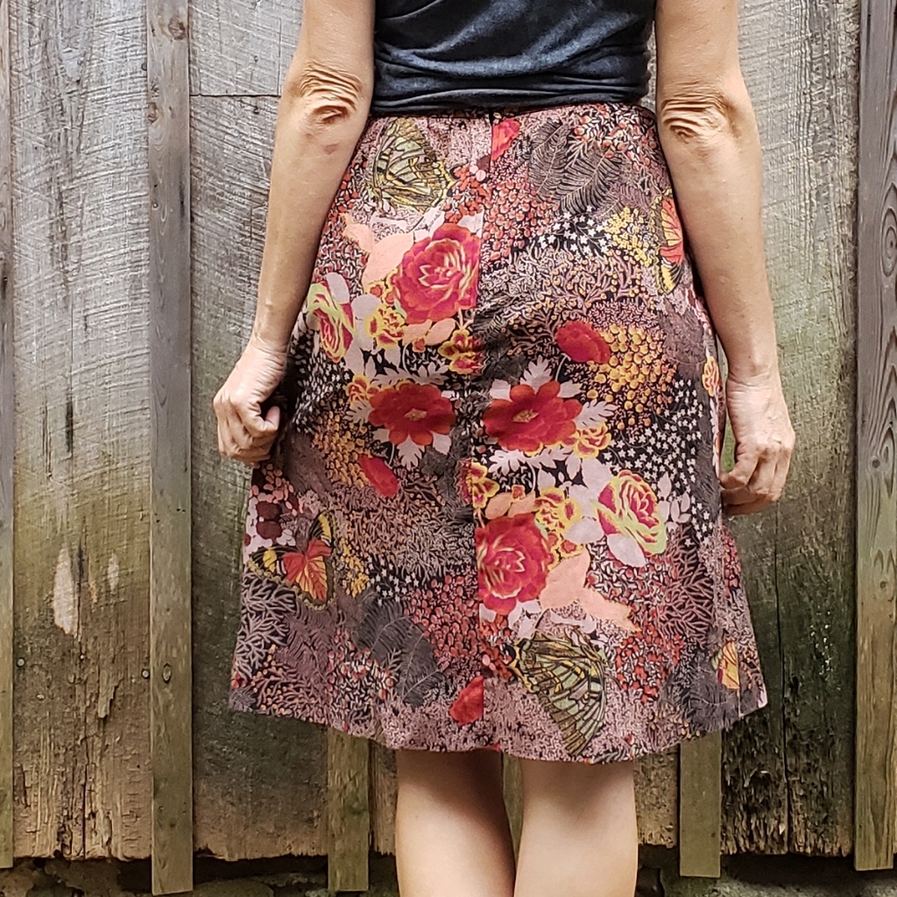 VTG Short Skirt. Pocketed skirt. Full skirt. - Picture 4 of 9